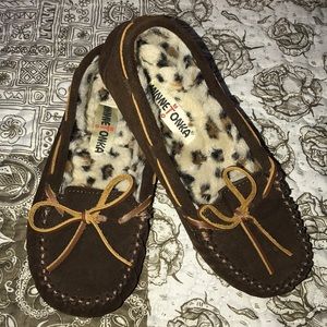 Minnetonka women’s brown moccasins